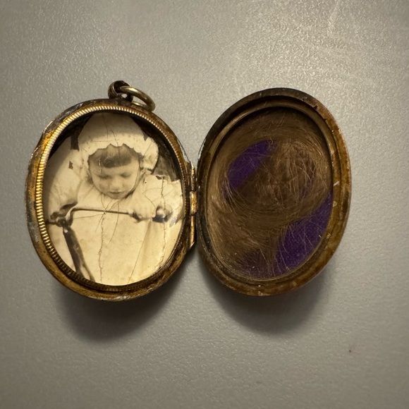 Floral rose Gold Oval Locket Pendant Antique - Picture 5 of 6